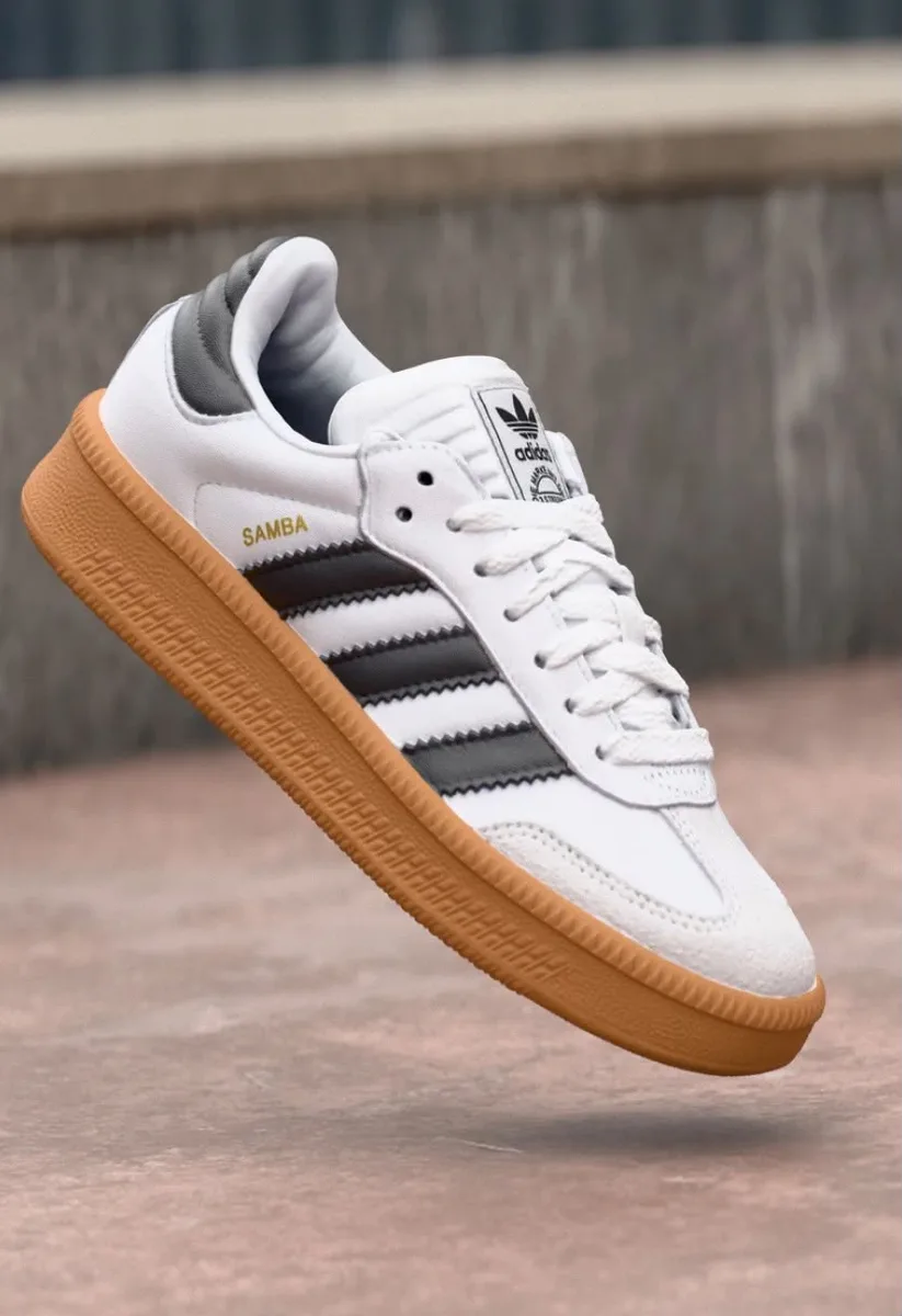 Sneaker blanc semelle gomme caramel
