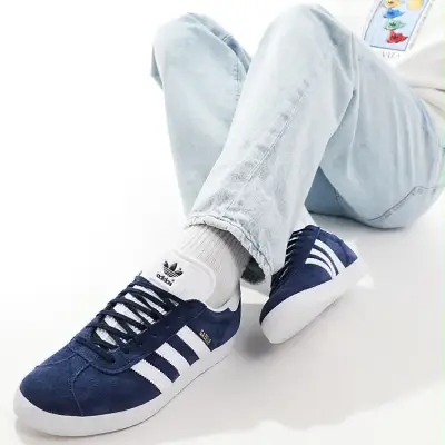 Baskets suede bleu marine blanc
