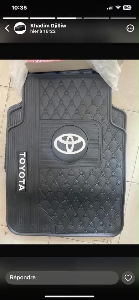 Tapis de voiture noir motif quilté