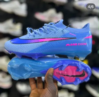 Crampons football colorés air zoom