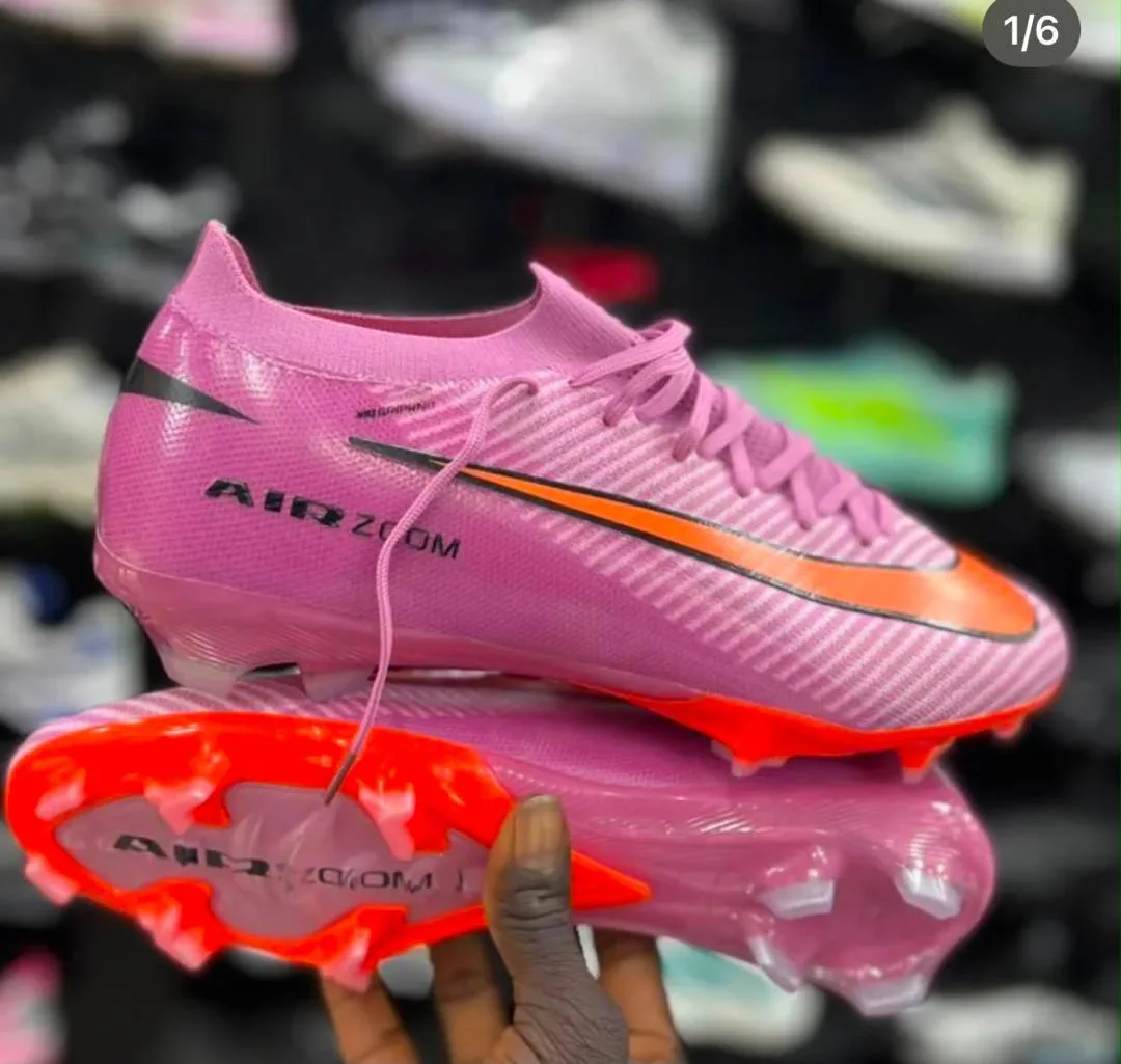 Crampons football colorés air zoom — photo 2