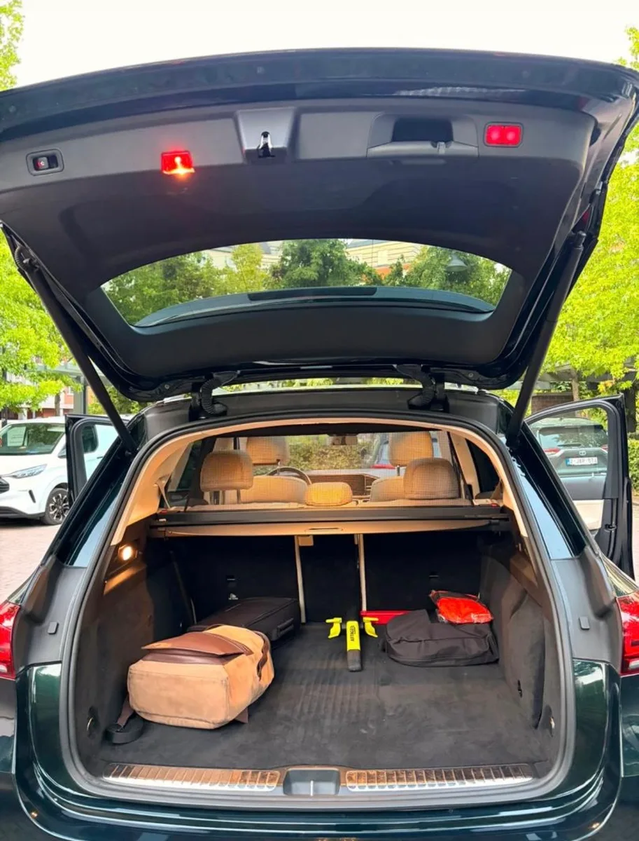 Mercedes Monospace luxe intérieur cuir camel — photo 2