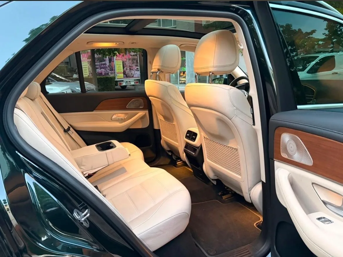 Mercedes Monospace luxe intérieur cuir camel — photo 3