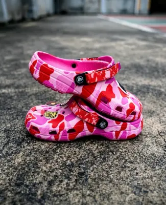Sandales claquettes camo rose enfant