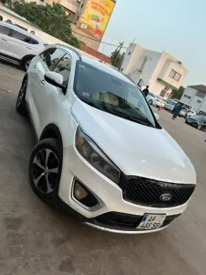 Kia Sorento blanc berline