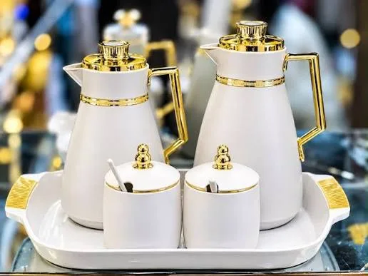 Service à café et thé porcelaine blanche or