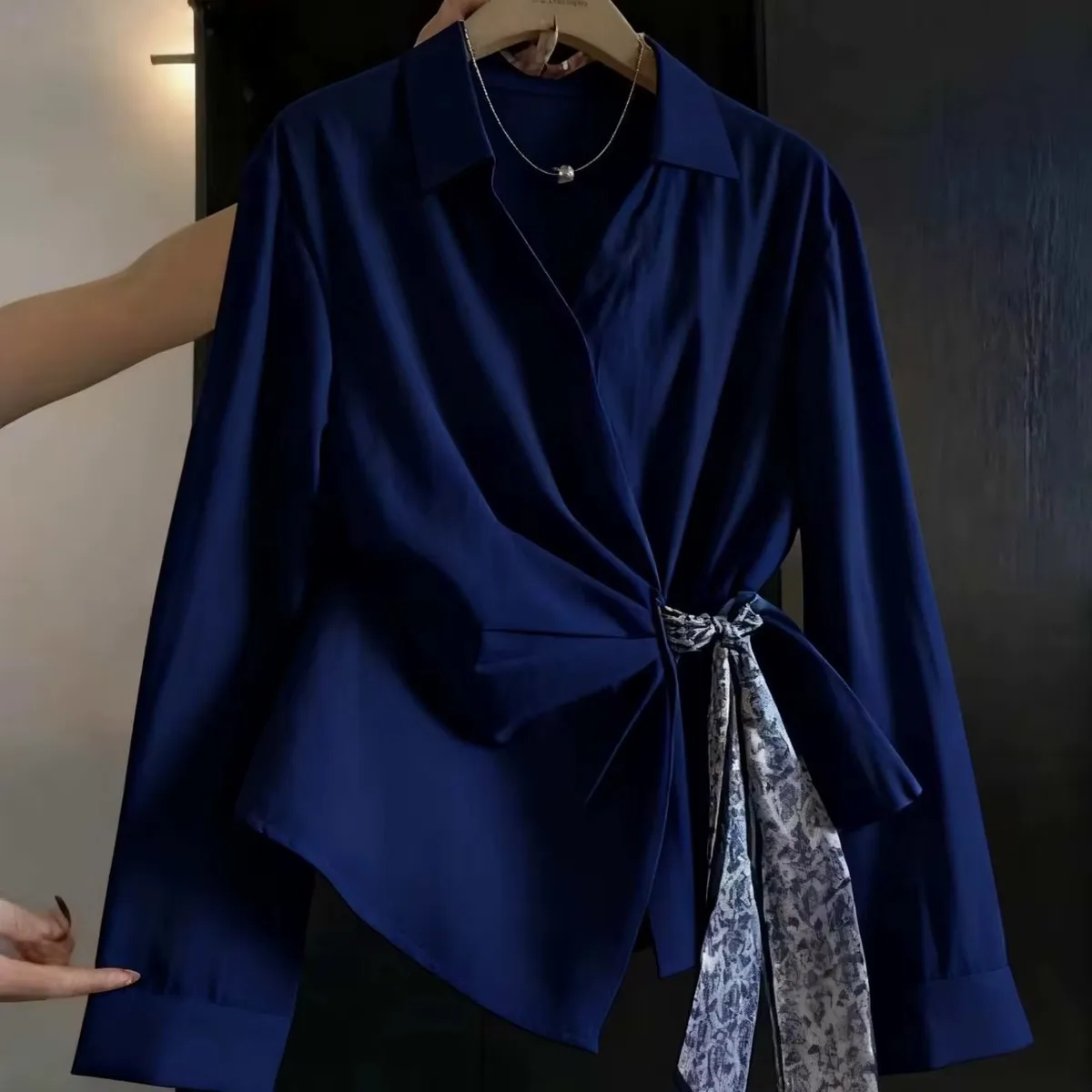 Chemise wrap asymétrique élégante — photo 2